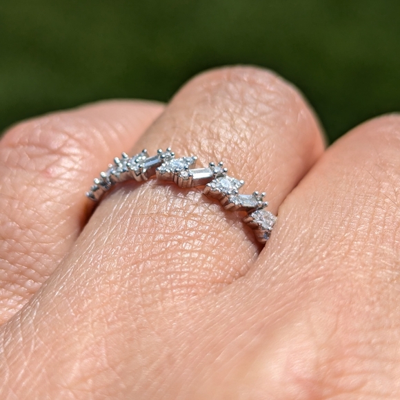 18K White Gold ZigZag Baguette and Round Diamond Ring Band - Picture 12 of 12